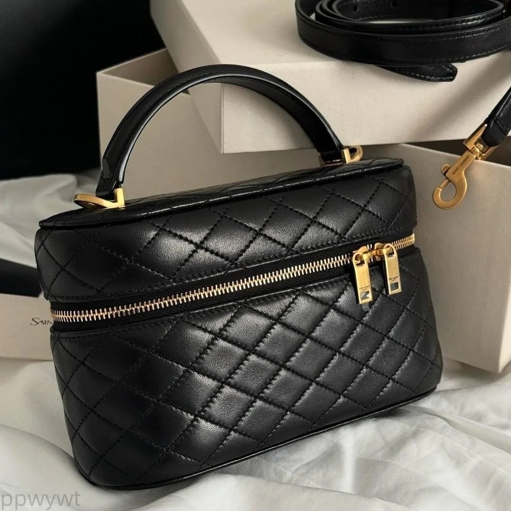 Designer Vanity Case Bag Luxury Makeup Bag Genuine Leather Chain Mini Box Bag Handbag for Women Fashion Flap Crossbody Shoulder Bag with Leather Handles Womens bag