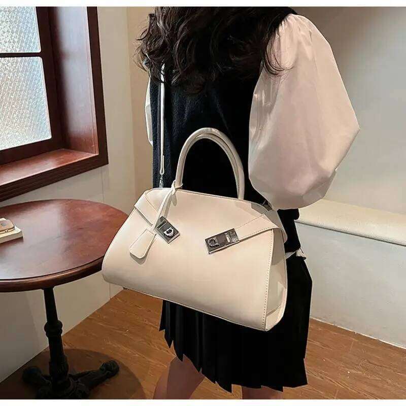 Fashion Large Capacity Women Handbags Designer Chic Lock Shoulder Bags Pu Leather Crossbody Trend Commuter Bag