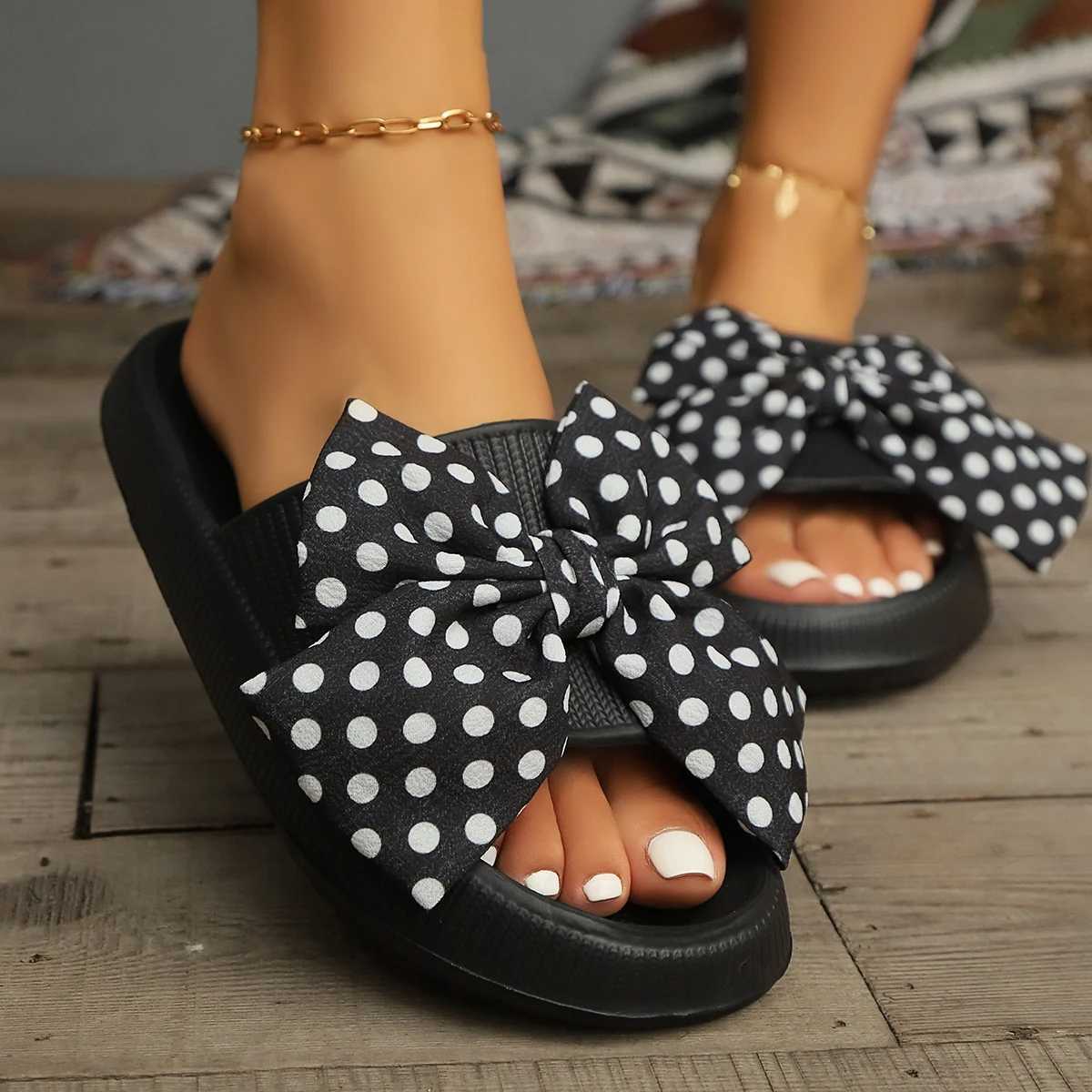 Classic Polka Dot Bow Womens Slippers Beach Vai Shopping Walking Home Use Simple Versatile Flat Multiple Colors Sandals XJ250610
