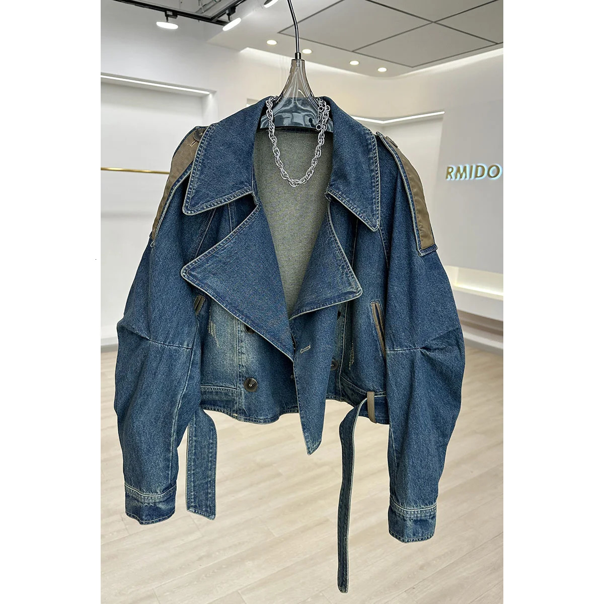 Women Denim Jacket Short High-end Super Beautiful unique Top Versatile Slim Fit Casual Style Retro Small Fragrance 250609
