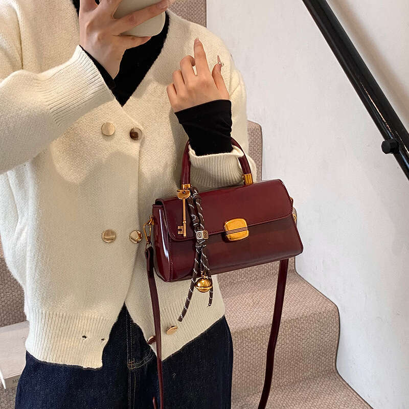 2024 New Solid Color Casual Commuter Handbag Niche Design Daily Small Square Single Shoulder Women's Bag