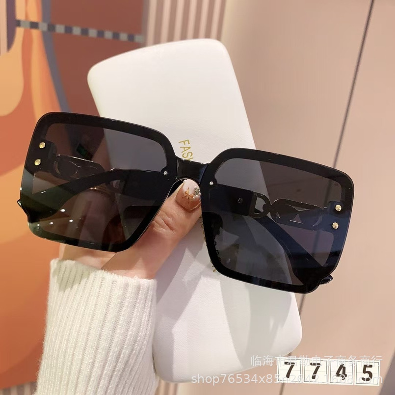 New Fashion Polarized Sunglasses For Women, Large Square Frame, Hollow Design, Face Slimming, UV Protection, Sun Blocking