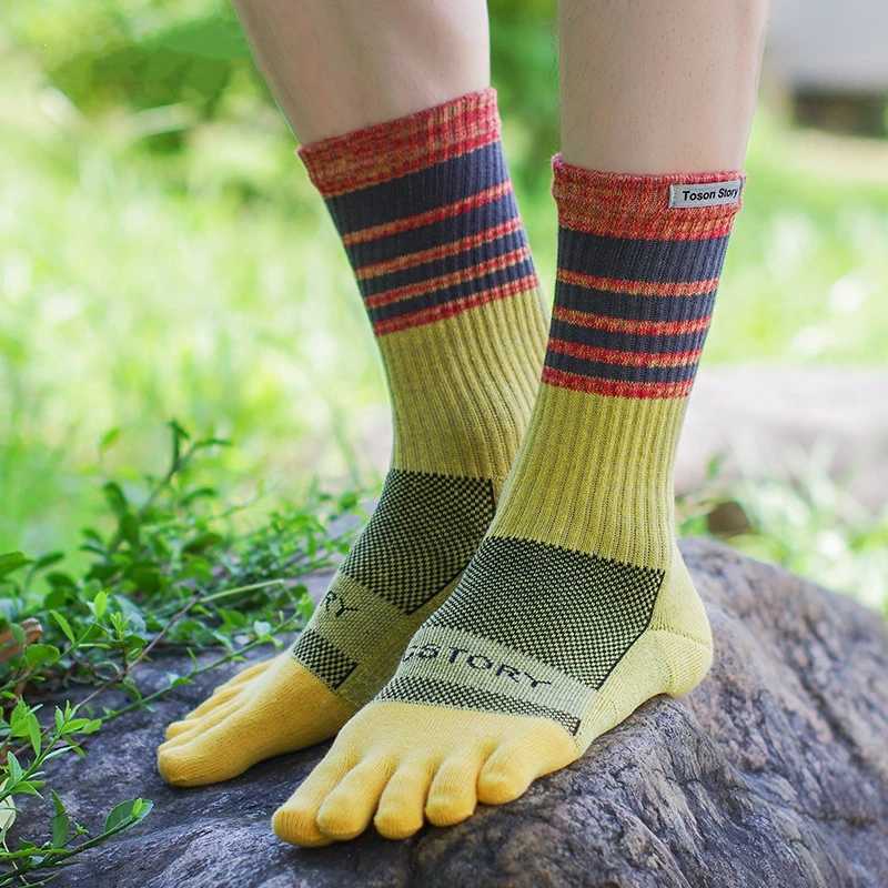 2025 Cotton Mens Sports Five Finger Socks Sweat Absorption Anti-odor Autumn Winter Towel Base Terry Long Tube Split Toe Socks Z250610