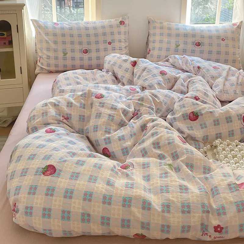 Ins Girls Strawberry Bedding Sets 2025 New Queen Size Bed Sheet Set Duvet Cover Set With case No Filling Y250611