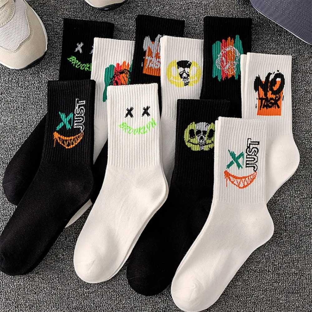 Random 5 Pairs of Large Size Socks Sweat-Absorbent Sports Basketball Stockings Spring and Summer Black and White Mens Mid-Calf Socks Z250610