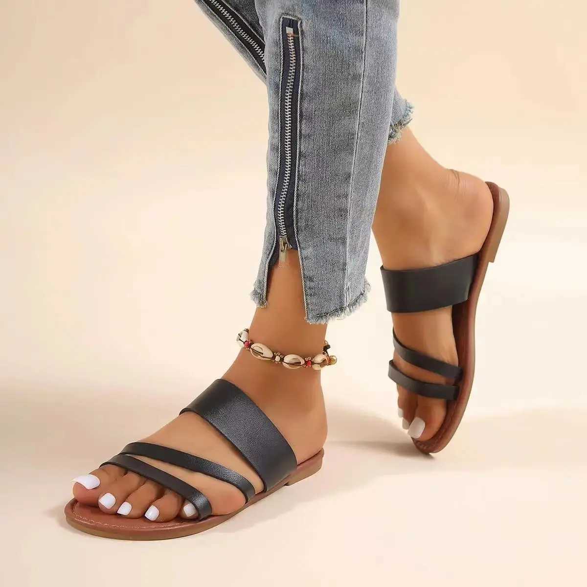 Summer New Women Slippers Flat Bottom N-slip Outdoor Open Toe Beach Female Sandals Fi Design Slides Woman ShoesXJ250610