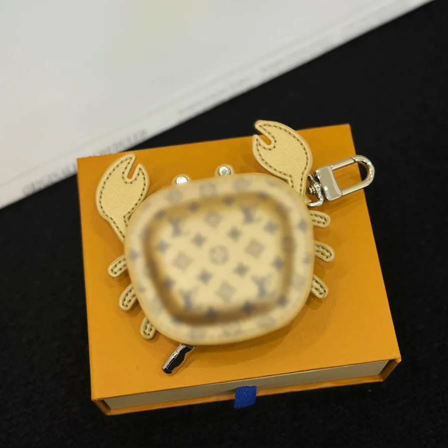 Luxury Leather Keychain Crab Charm Coin Purse Fashionable Mini Keyring Earphone Bag Gift for Women Z260206