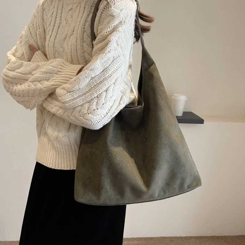 Autumn and Winter Vintage Womens Bag Large Capacity Suede Shoulder Bag Solid Color Simple Casual Commuter Bag Retro Handbags XJ250610