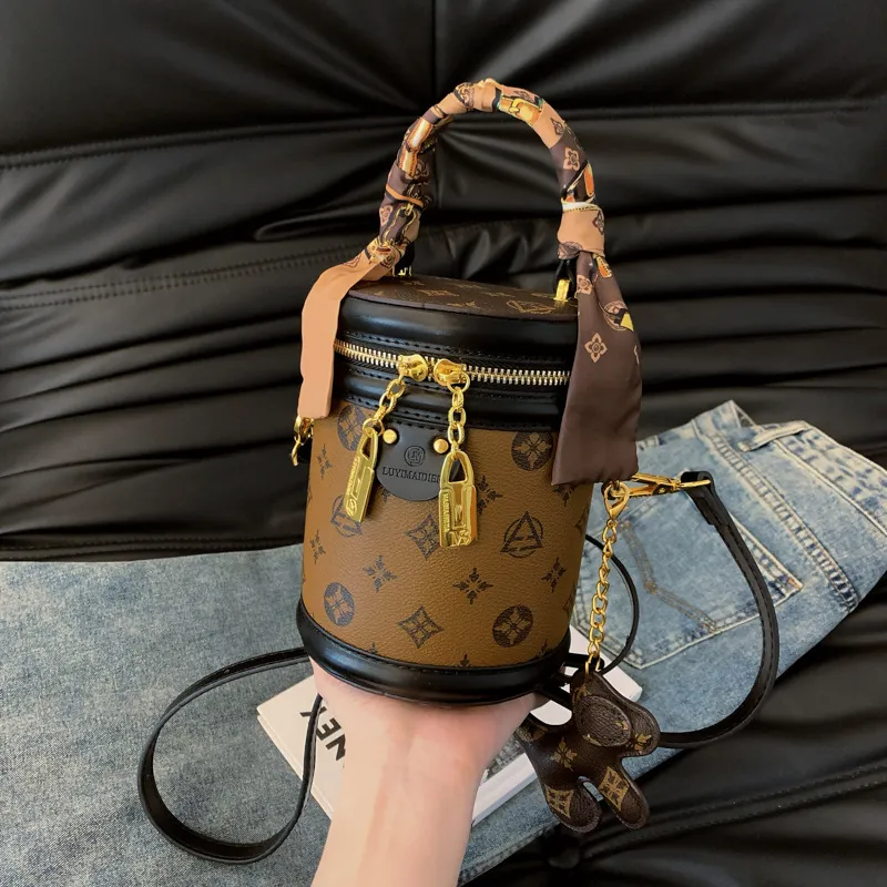 Shoulder Bag Crossbody Purse Designer 2025 New women's new fashion senior cylindrical one-shoulder bucket crossbody bag