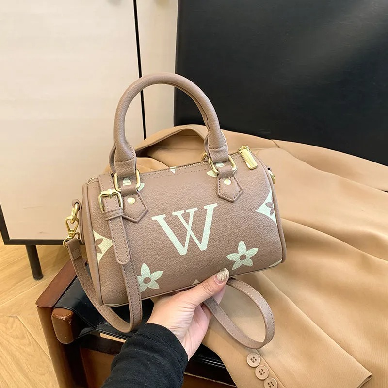 Designer bag 2025 new fashion luxury bag crossbody bag handbag women's casual handbag fashion chain crossbody bag women's mini large