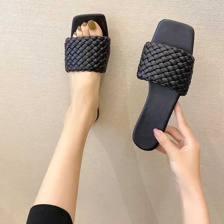 New Womens Slippers 2022 Summer e-Row Weave Lightweight Outside Wear Womens Style Casual Beach Shoes Synthetic Material XJ250610