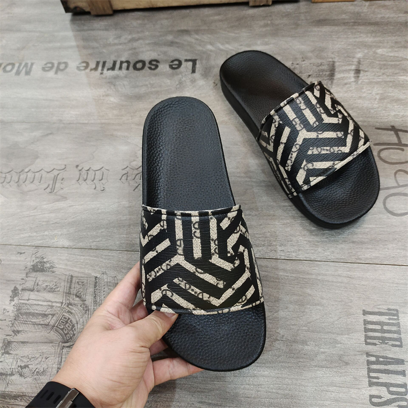 hot free shipping Designer Shoes for men outdoor sliders indoor summer slippers sport beach shoes classic womans casual vintage Scuffs black