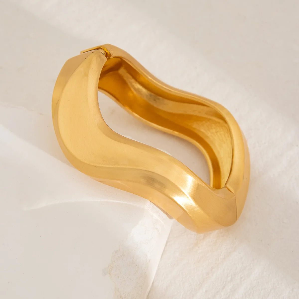 KMVEXO Chunky Heavy Wide Metal Water Drop Bangles for Women Gold Color Open Cuff Thick Irregular Wave Bangle Bracelet Jewelry 250610
