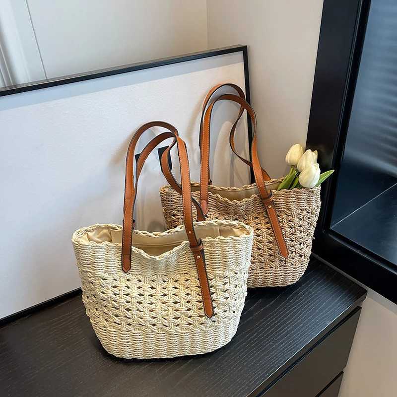 Handmade Straw Shoulder Bag with Leather Handle Hollowed Design Portable Beach Bag for Quality Seaside Vacations XJ250610
