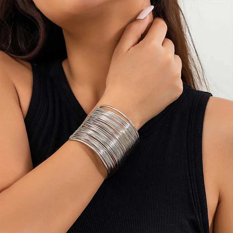 Vintage Gold Color Hyperbolic Layered Wide Wire Bracelet Cuff Bangle for Women Exaggerated Metal Wrist Wrap Bangle Jewelry Gift XJ250707