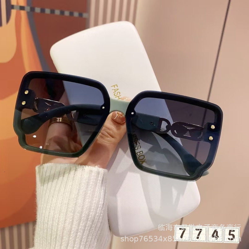 New Fashion Polarized Sunglasses For Women, Large Square Frame, Hollow Design, Face Slimming, UV Protection, Sun Blocking