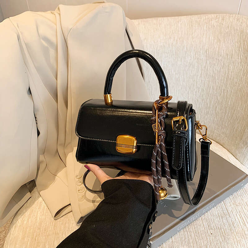 2024 New Solid Color Casual Commuter Handbag Niche Design Daily Small Square Single Shoulder Women's Bag