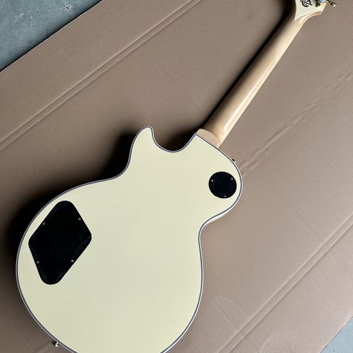 Men's and Womens Unisex American Style Electric Guitar by Zakker with Superior Audio
