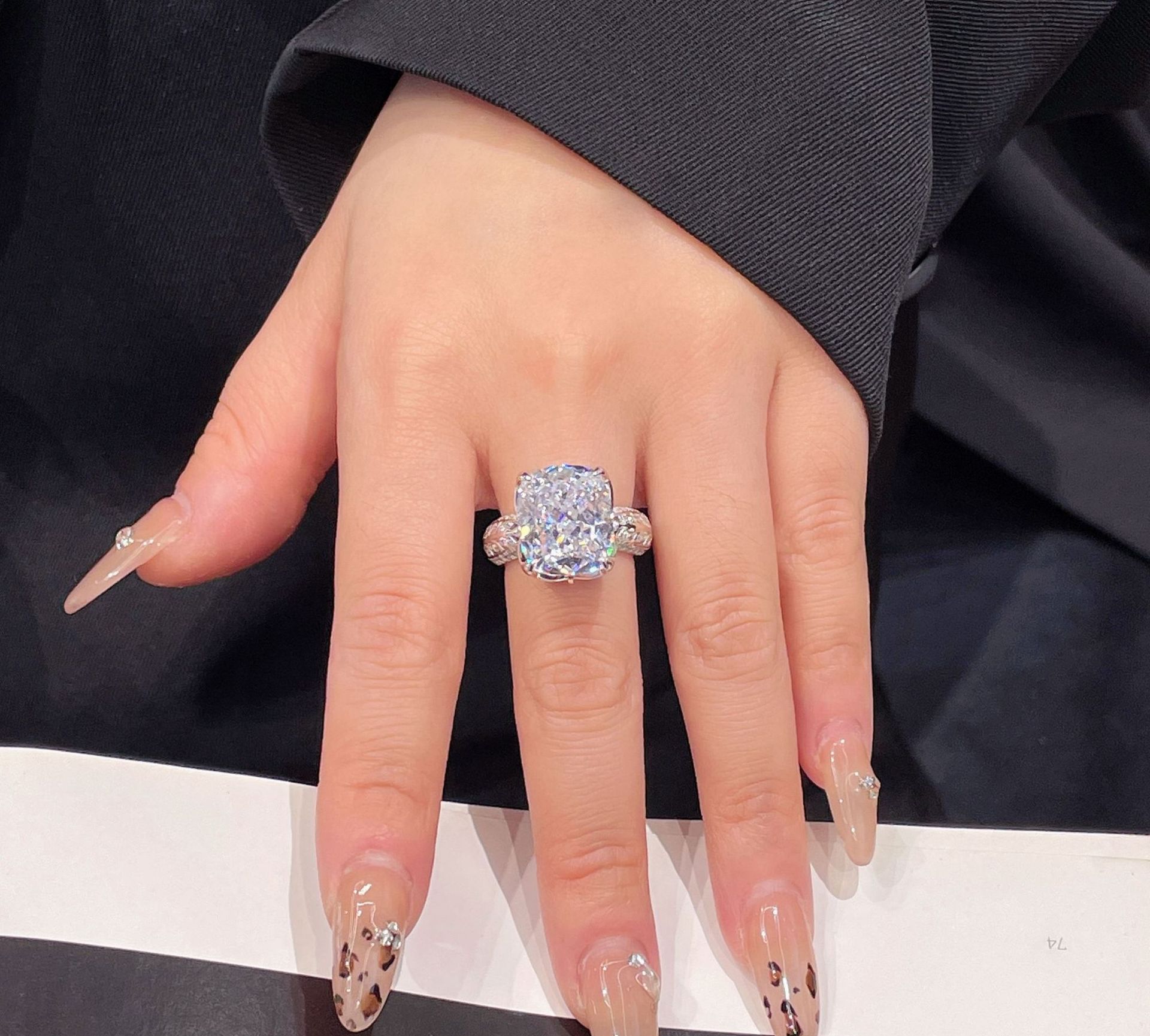 Choucong Gorgeous Wedding Rings Luxury Jewelry 925 Sterling Silver Ice Cut White Lab Moissanite Diamond Sparkling Eternity Party Women Engagement Band