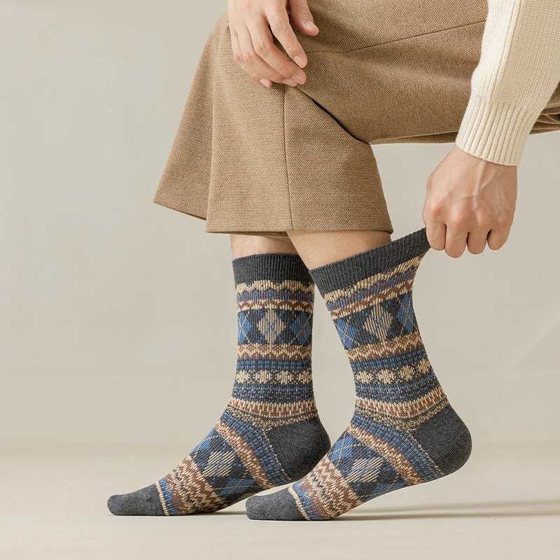 Mens Dress SocksCotton Crew SocksBreathable and sweat-absorbing Funky Colorful Pattern Crew Socks Z250610