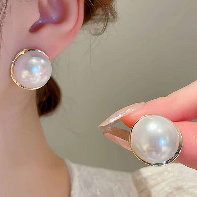 DHcollections Sier Needle Round Pearl French Vintage Simple Fashion Versatile Advanced Earrings Wholesale Female