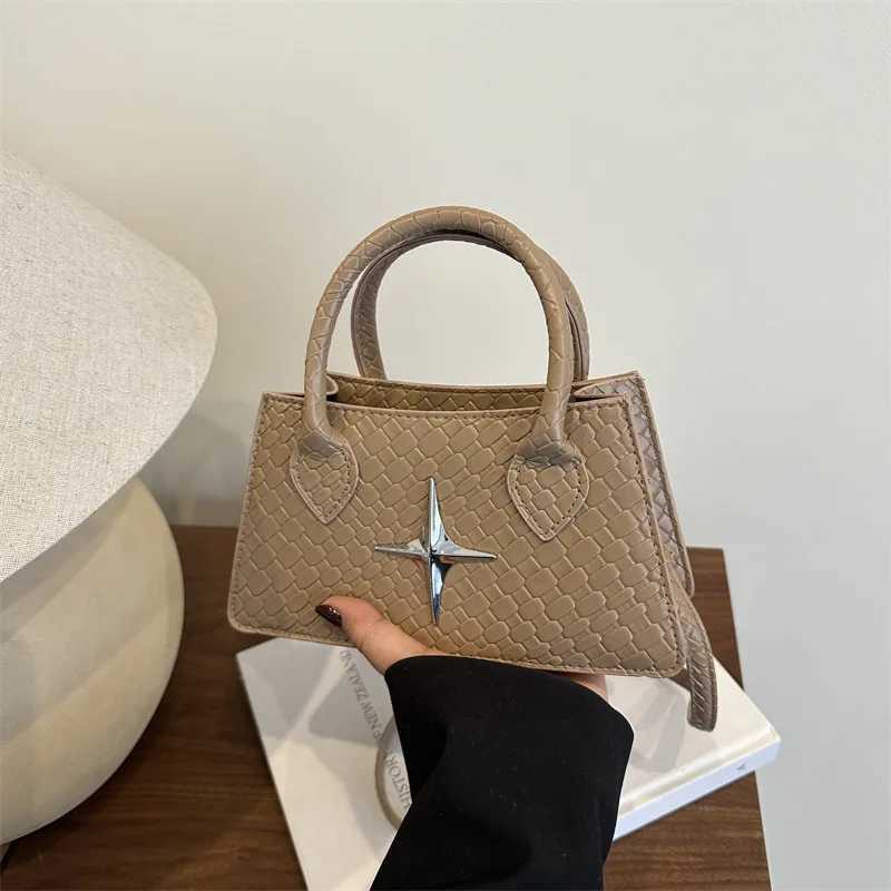 Retro Personalized Crossbody Bag 2025 New Bag WomenS Casual Commuting Shoulder Bag Korean Version Small Square Bag WomenS Bag XJ250610