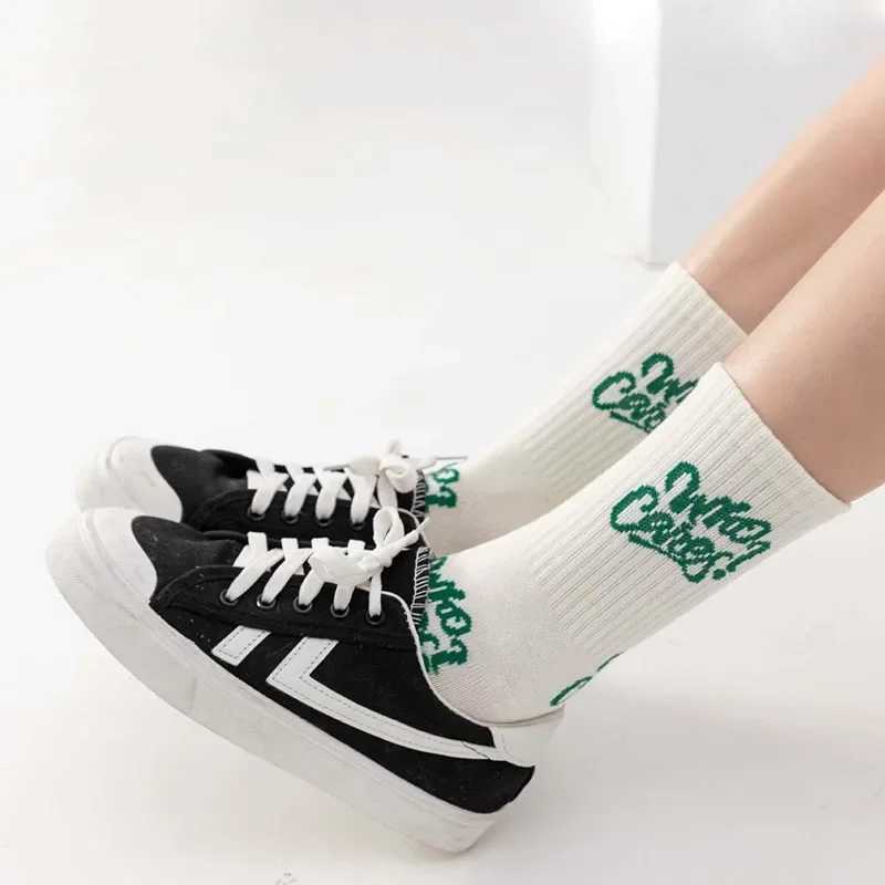 Cotton Japanese Mid-Tube Socks for Women Men New Green Socks Ins Trendy Autumn Winter Sports Socks Letter Striped Harajuku Socks Z250610