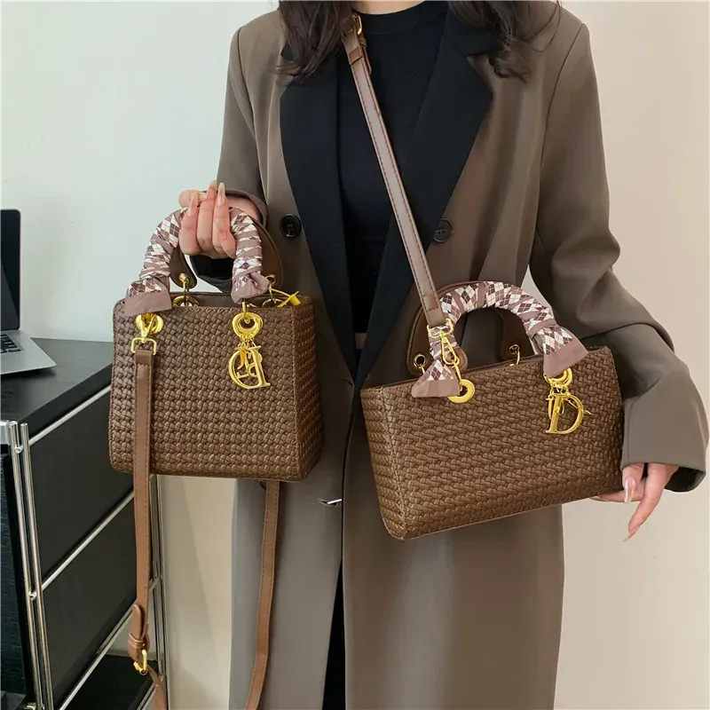 Designer bag Luxury Bag free shipping designer shoulder bags 2025 Spring New Fashionable Knitting Crossbody Artwork Bag for woman