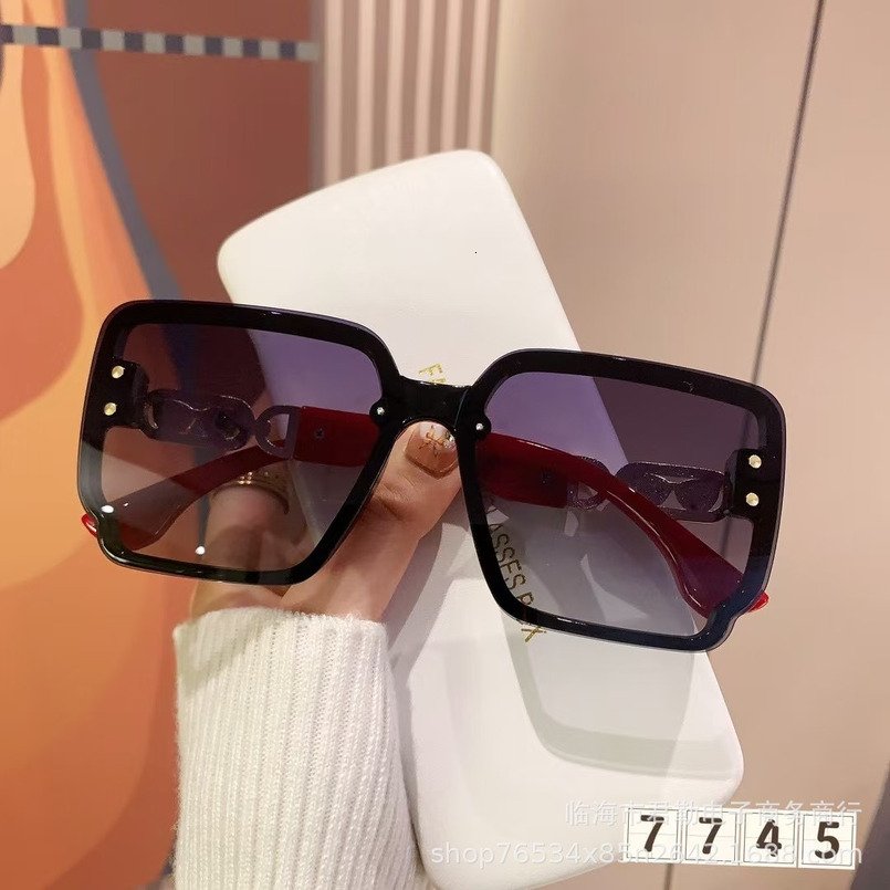 New Fashion Polarized Sunglasses For Women, Large Square Frame, Hollow Design, Face Slimming, UV Protection, Sun Blocking
