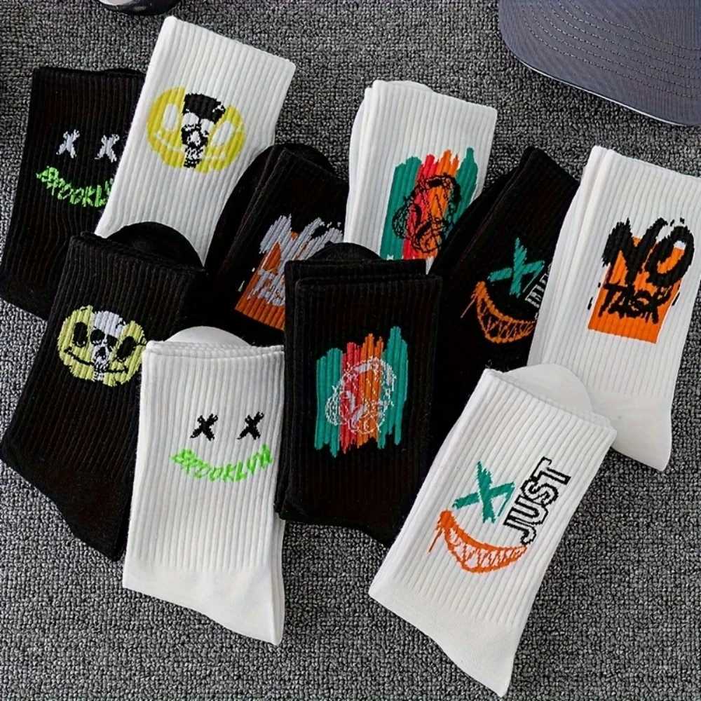 Random 5 Pairs of Large Size Socks Sweat-Absorbent Sports Basketball Stockings Spring and Summer Black and White Mens Mid-Calf Socks Z250610