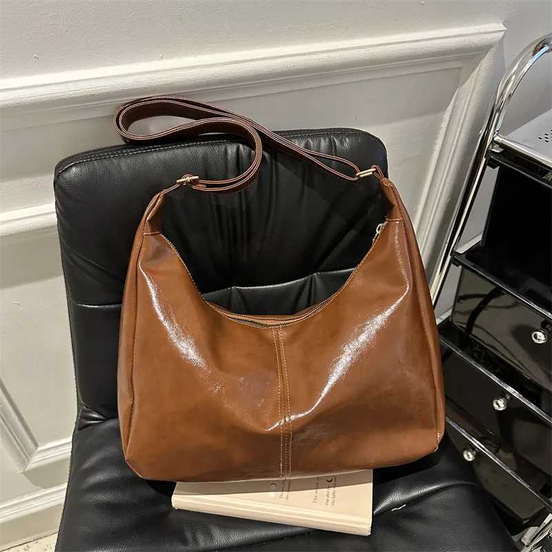 Small Niche Minimalist Underarm Bag Large Capacity Shoulder Bag New Fashionable And Versatile Commuting Tote Bag WomenS CasualXJ250610
