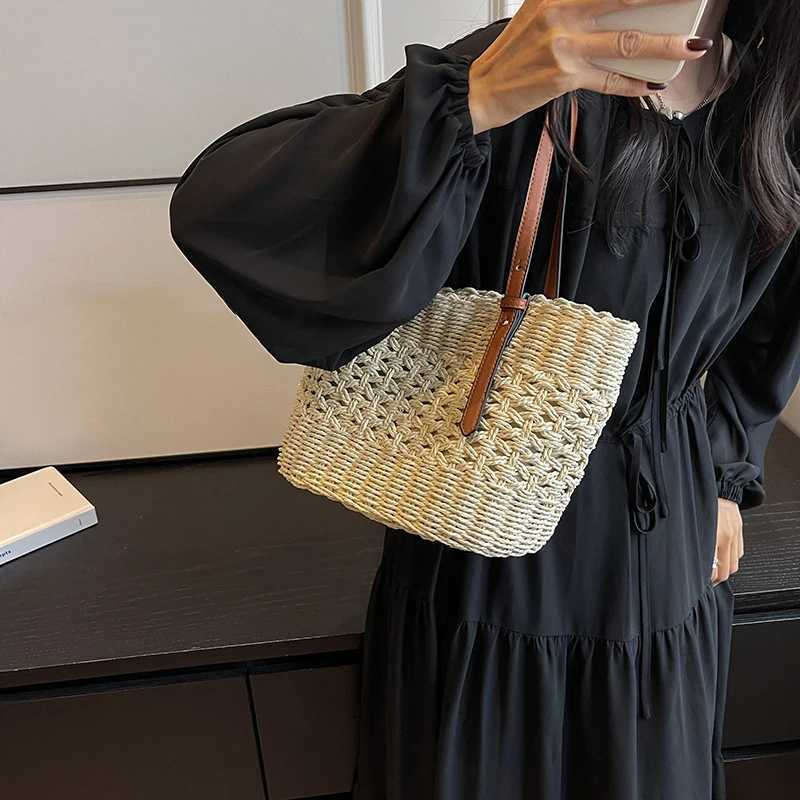Handmade Straw Shoulder Bag with Leather Handle Hollowed Design Portable Beach Bag for Quality Seaside Vacations XJ250610