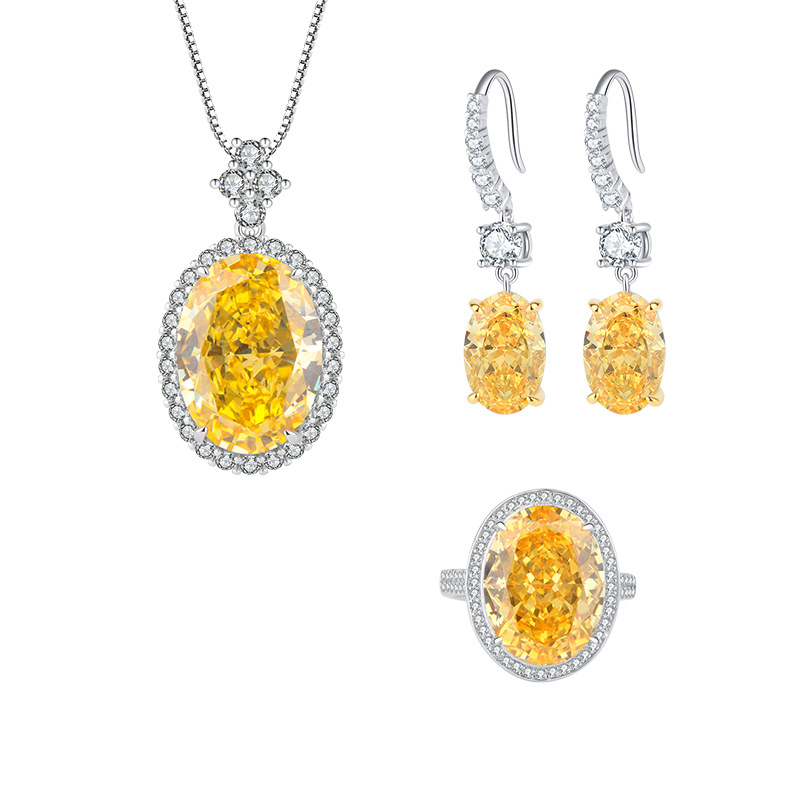 Opulent Bridal Accessory Eye-catching Ice-Cut Necklace Featuring a Massive Central Gemstone