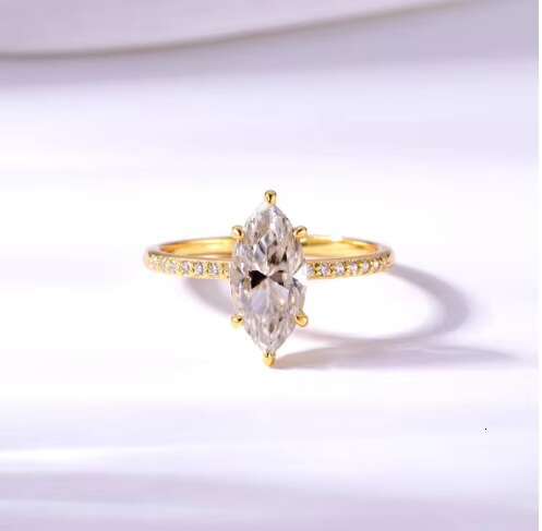 S925 Silver Moissanite Ring Is a Hot Sale on the Independent Website. Its a Simple and Classic Moissanite Ring
