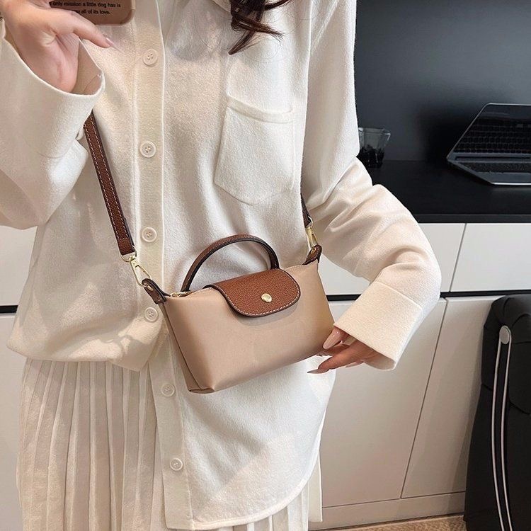 Designer bag Mini Nylon bag Women's lightweight crossbody bag Color blocked splicing waterproof shoulder bag Casual sports Fashion commuting smal