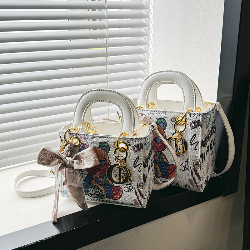 Free Shipping 2025 New Designer Bag Graffiti Bear Fresh Fashion Multi Functional Handbag Exquisite Practical Wallet High Quality Shoulder Bag