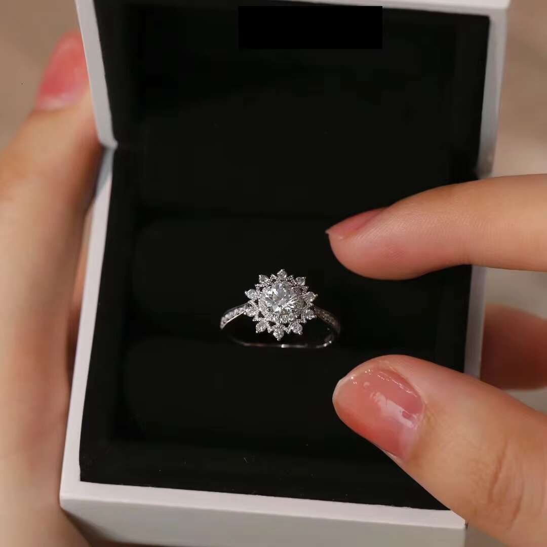 Hot Sale 0.5 Ct Certified Moissanite Diamond Bright Sun Flower Ring for Women 925 Sterling Silver Ring Wedding Jewelry