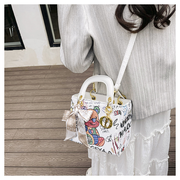 Free Shipping 2025 New Designer Bag Graffiti Bear Fresh Fashion Multi Functional Handbag Exquisite Practical Wallet High Quality Shoulder Bag