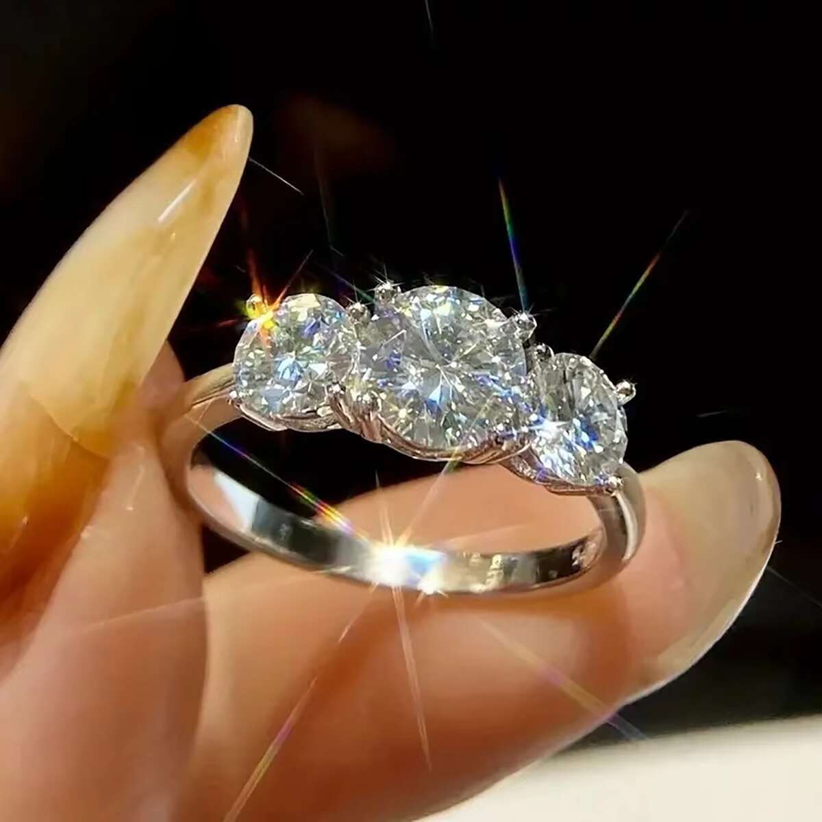 Huitan S925 OEM Luxury Brilliant Round Cubic Zirconia Couple Rings Bridal Wedding CZ Rings for Women Jewelry 925 Sterling Silver