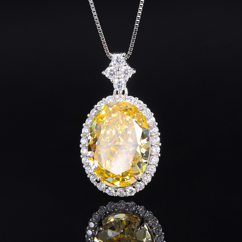 Opulent Bridal Accessory Eye-catching Ice-Cut Necklace Featuring a Massive Central Gemstone