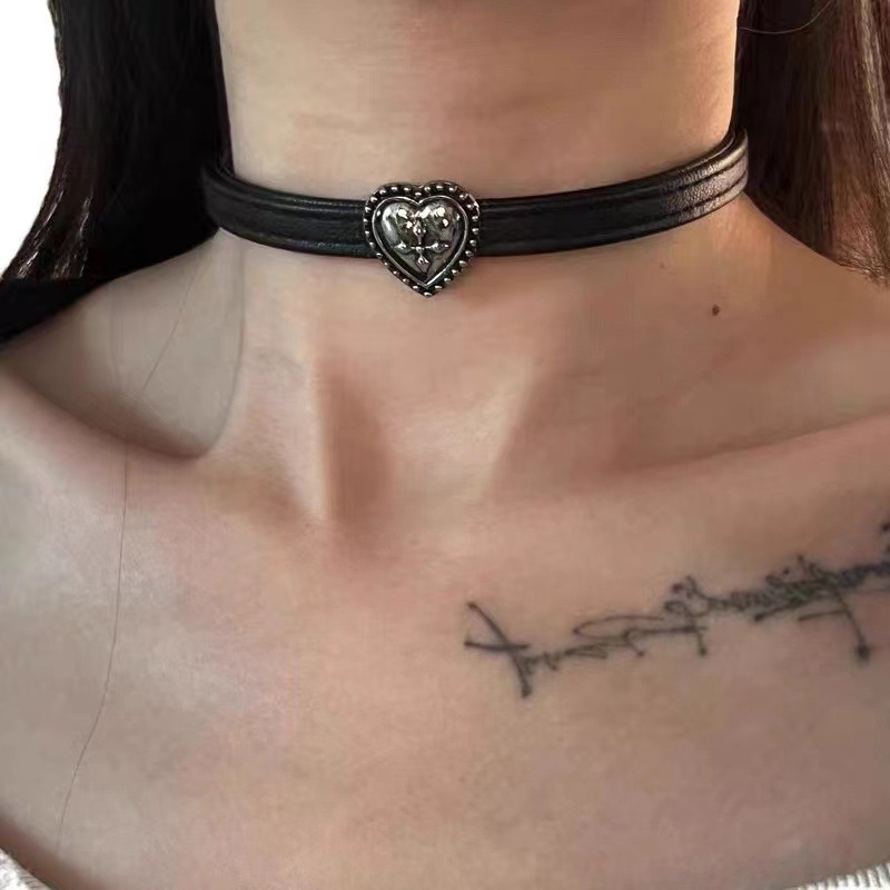 Chains Y2K 5PCS/LOT leather Hip-hop Rock Contrast Fluorescent Alien Pendant Long Sweater Chain Necklace