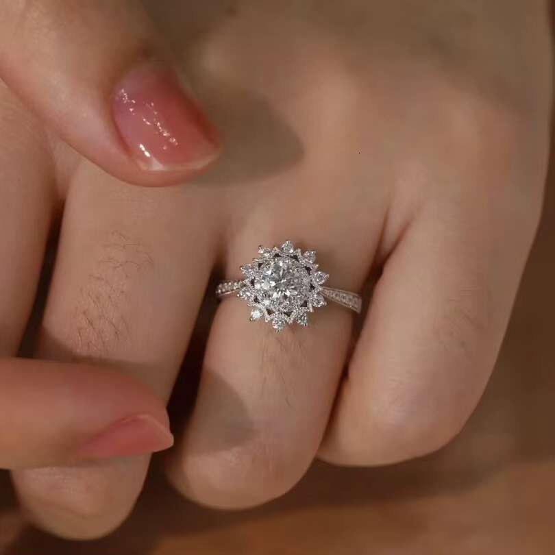 Hot Sale 0.5 Ct Certified Moissanite Diamond Bright Sun Flower Ring for Women 925 Sterling Silver Ring Wedding Jewelry
