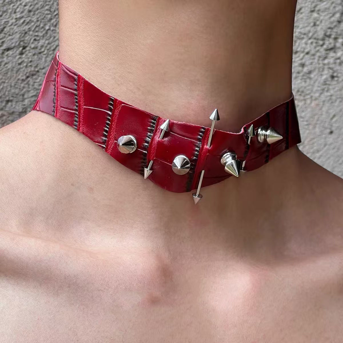 Chains Y2K 5PCS/LOT leather Hip-hop Rock Contrast Fluorescent Alien Pendant Long Sweater Chain Necklace