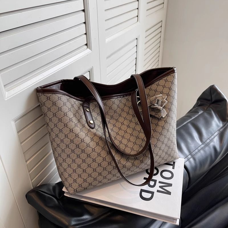Luxury Designer Bags Fashion Tote Bag Handbags Classic Pattern Leather Chrome Summer Handbags Timeless Luxury Leather Trim Beach Bags Women Shoulder B