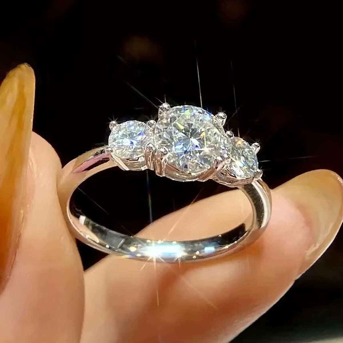 Huitan S925 OEM Luxury Brilliant Round Cubic Zirconia Couple Rings Bridal Wedding CZ Rings for Women Jewelry 925 Sterling Silver