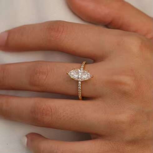 S925 Silver Moissanite Ring Is a Hot Sale on the Independent Website. Its a Simple and Classic Moissanite Ring