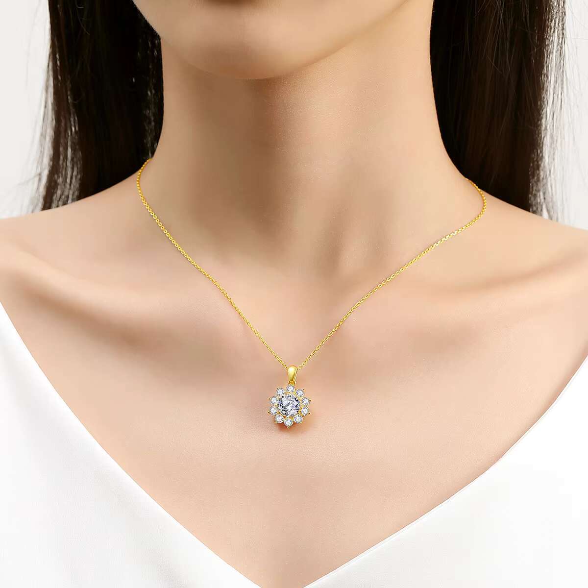Classic Royal Jewelry Woman Engagement Sunflower 0.5 1 2 ct Moissanite Pendant 18K Gold 5D Necklace