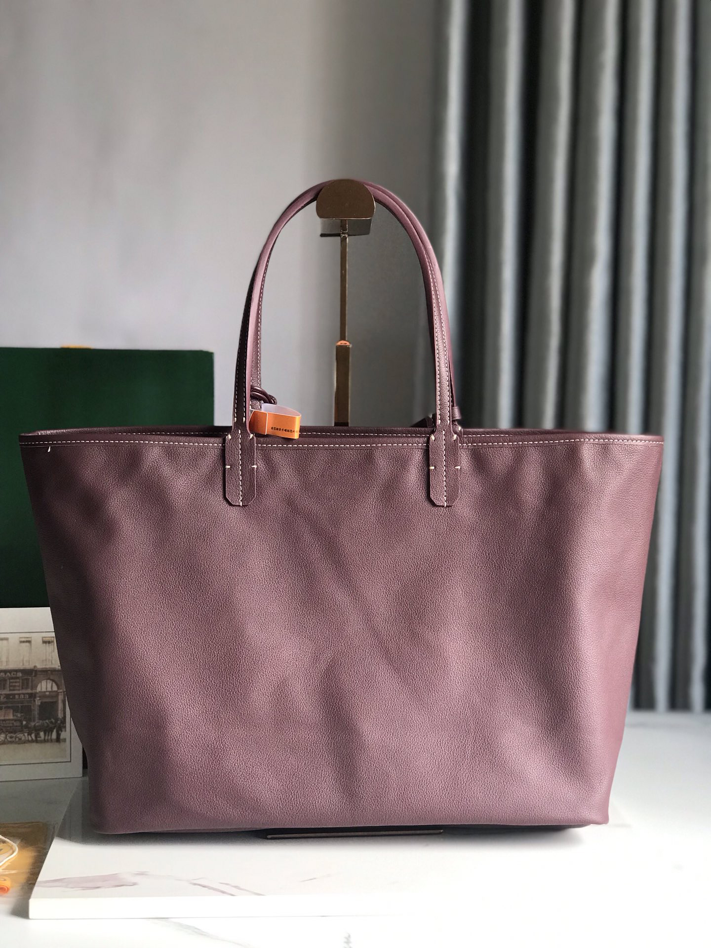 Elegant Women's Adjustable Leather Bag with Soft Lining