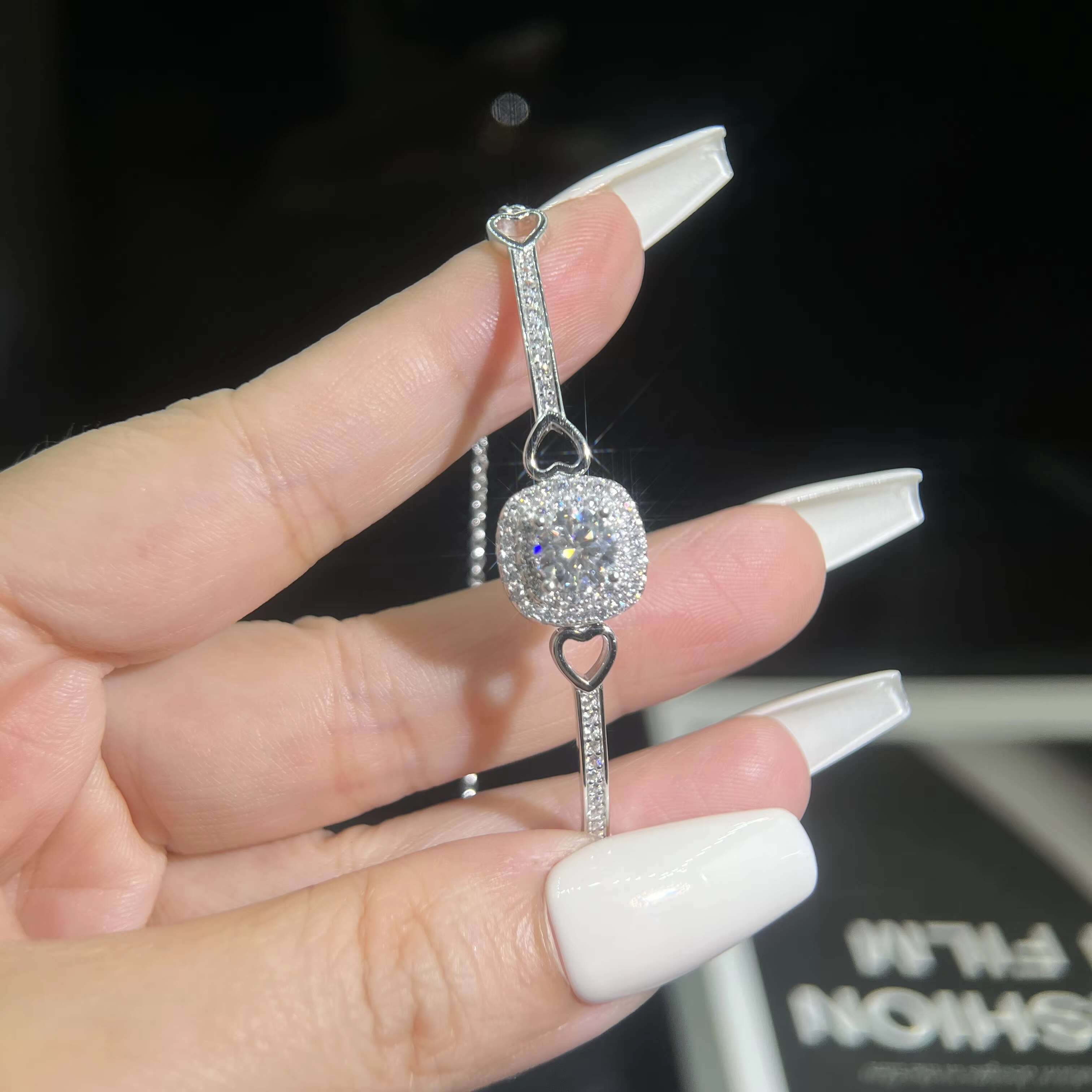 Luxury VVS 1ct Moissanite Bracelet for Women 18k White Gold Plated S925 Sterling Silver Jewelry with Gra Certificate