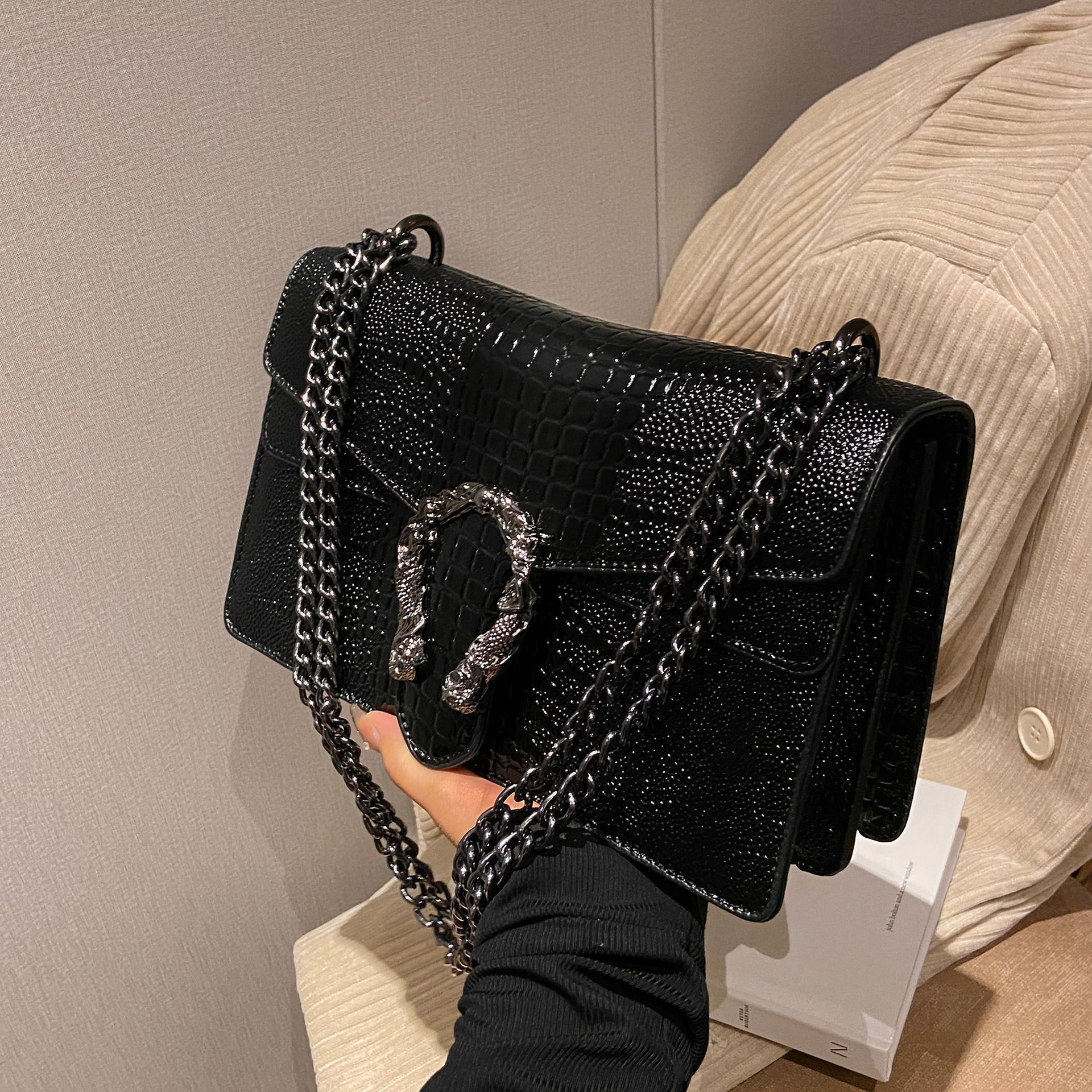 2025 hot new free shipping designer bags for womens black white red brown purple khaki New versatile and fashionable small square bag